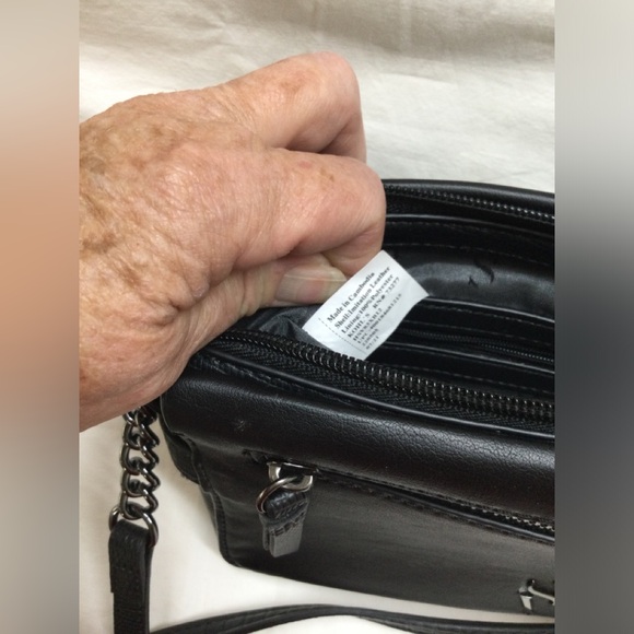 Simply Vera Vera Wang Crossbody Purse. Black - Picture 4 of 16